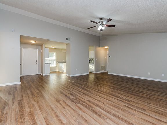 4th image of 12019 Uracus St