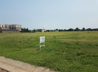 460 Fairway Dr, Liberal, KS 67901