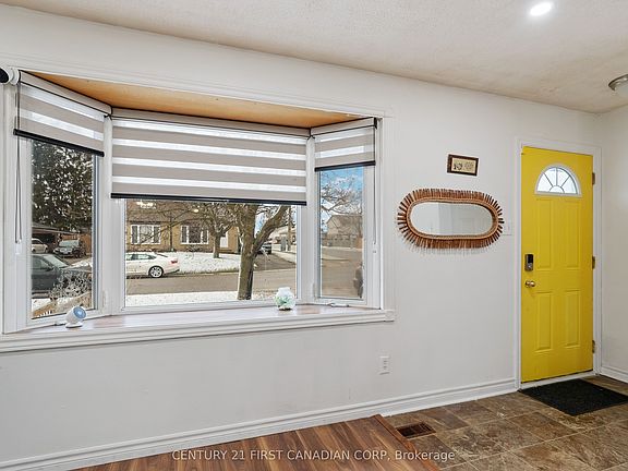 4th image of 54 Brennan Dr N
