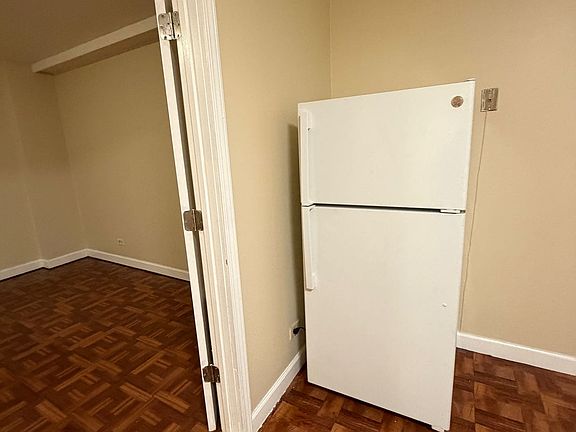 3rd image of 404 S Lewis Ave APT 5