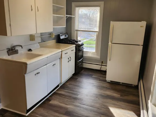 64 Grove Street, 64 Grove St APT 4, Bangor, ME 04401