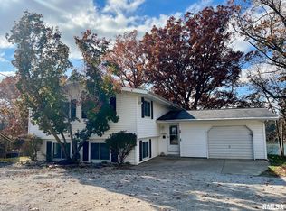 743 Persimmon Rd, Petersburg, IL 62675