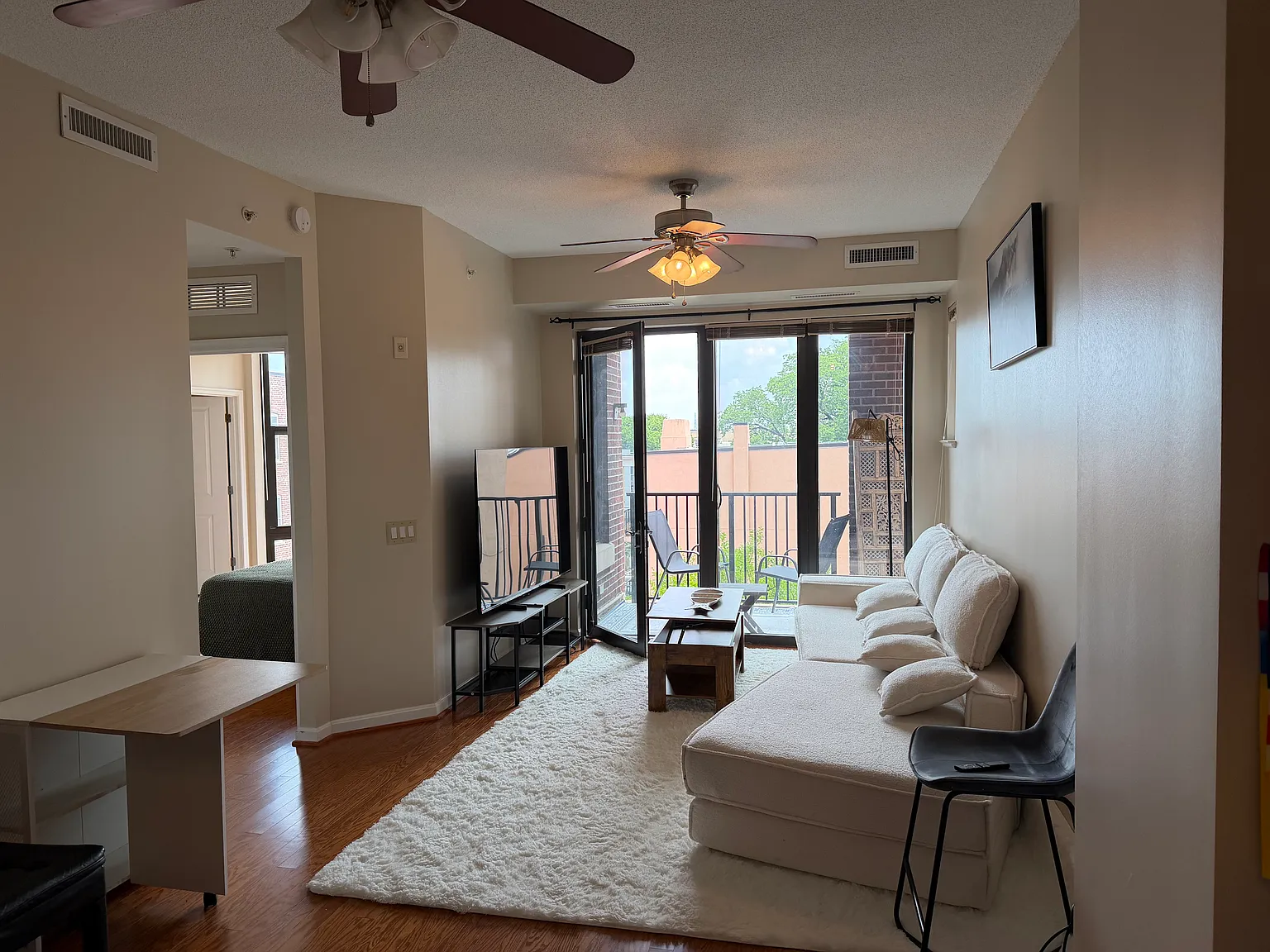 1 bed, 1.5 bath, 881 sqft, $1,700 — Photo 4