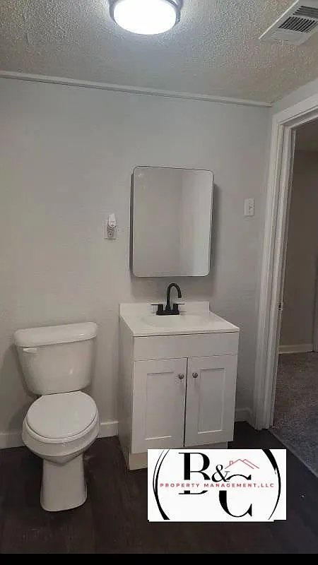 3 bed, 1.0 bath, 1102 sqft, $900 — Photo 4
