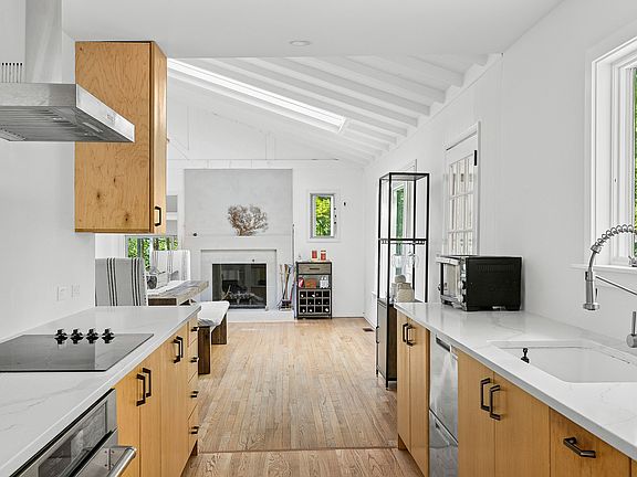 2nd image of 59 Whalebone Landing Rd