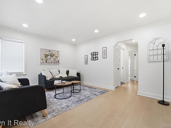 5th image of 20190 Stansbury St
