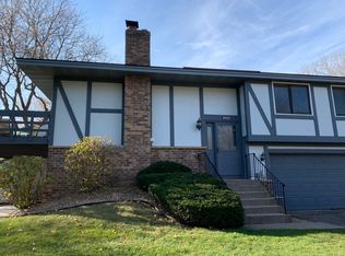 6850 Macbeth Cir, Woodbury, MN 55125