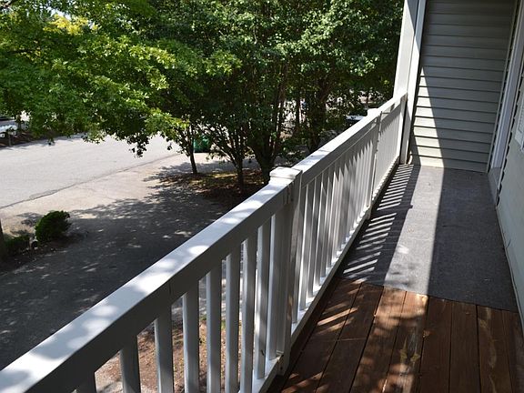 5th image of 515 Silver Leaf Dr