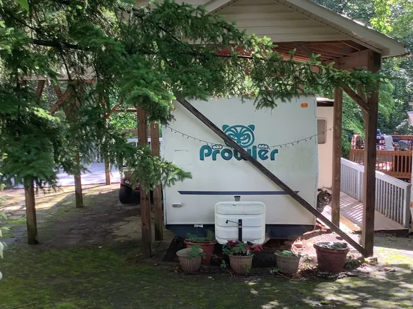 61 Candy Land Dr, Cleveland, GA 30528