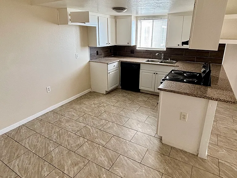 1101 Park Street Apartments — Photo 12