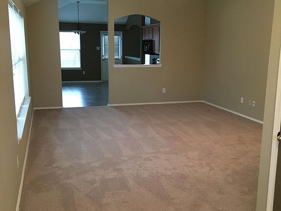 4th image of 343 Creekside Way