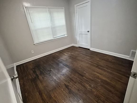 5th image of 3535 Hester Ave