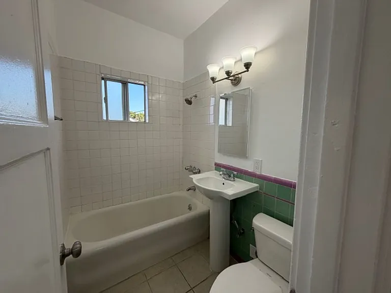 512 N Alexandria Ave — Photo 13