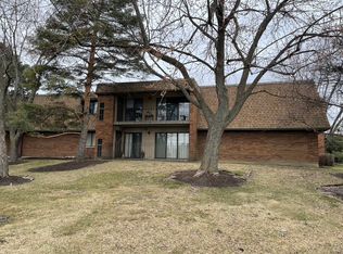 10 Old Oak Dr APT 100, Buffalo Grove, IL 60089