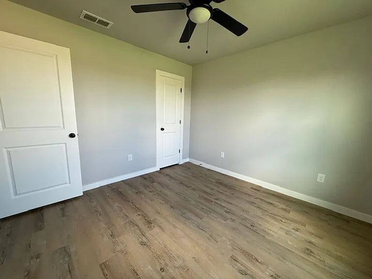 958 Minda St — Photo 10
