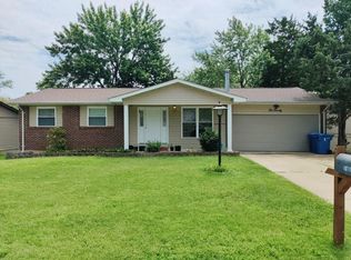 1020 Carriage Run Dr, Saint Charles, MO 63303