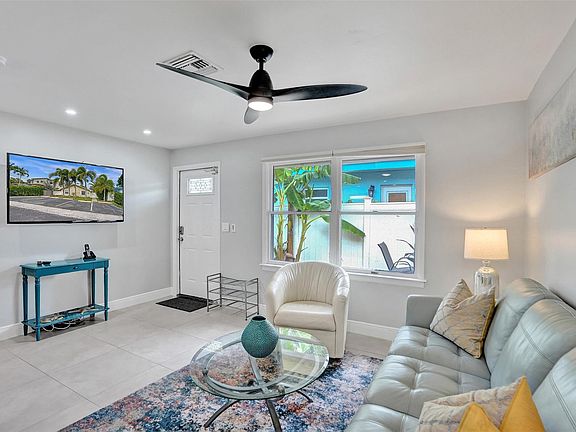 2nd image of 901 SE 14th Ct APT 1