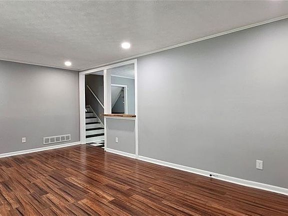 3rd image of 1096 Deleon Ct