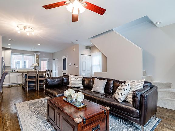2nd image of 2807 N Wolcott Ave Unit I