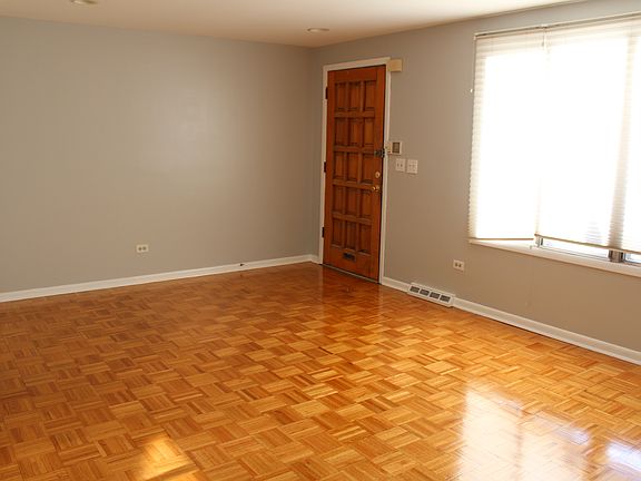 2nd image of 2853 N Greenview Ave #2