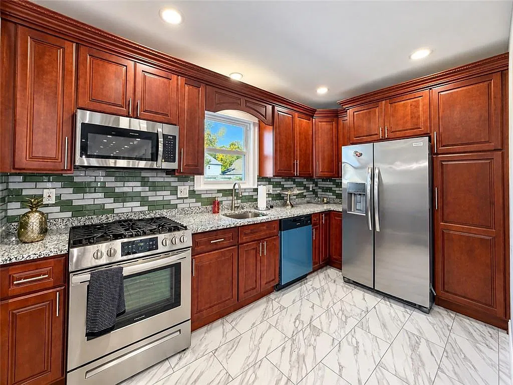 3 bed, 1200 sqft, $2,500 — Photo 2