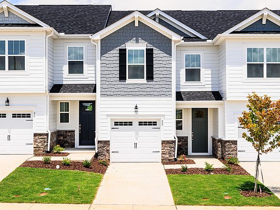 4th image of 22 Twin Birch Dr