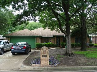6840 Inwood Dr, North Richland Hills, TX 76182