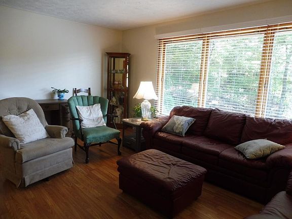 3rd image of 344 Whitehaven Dr
