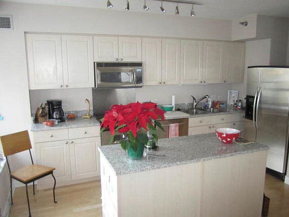 2nd image of 512 N McClurg Ct APT 2001