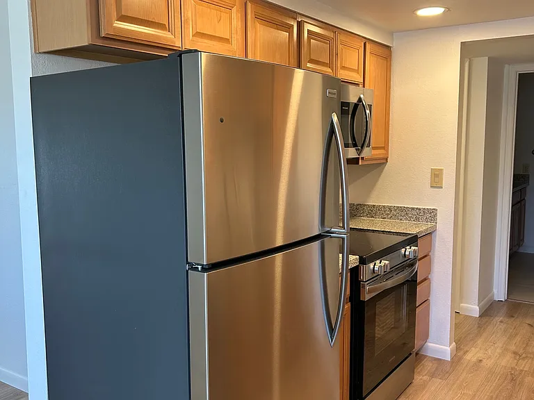180 Bradshaw Dr #15 — Photo 1