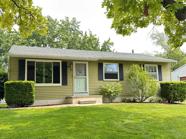 809 Isbell St, Howell, MI 48843