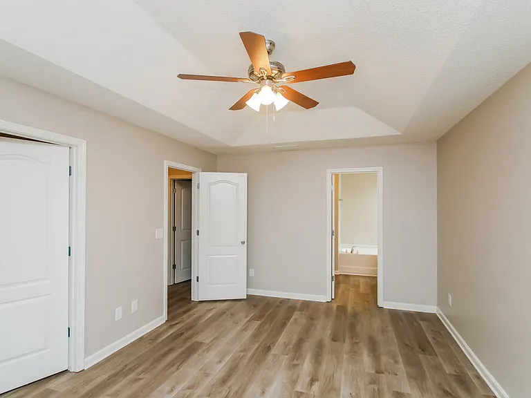 225 Comet Ct — Photo 9