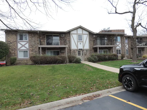 9S070 Lake Dr #13B-205, Willowbrook, IL 60527