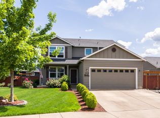 1032 S 1st St, Cottage Grove, OR 97424