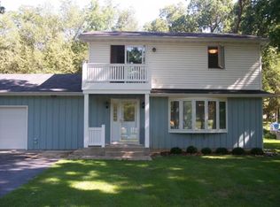 874 White Oaks Dr, Dixon, IL 61021