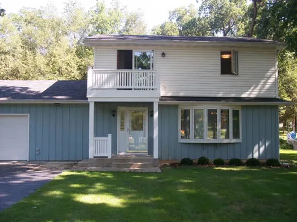 874 White Oaks Dr, Dixon, IL 61021