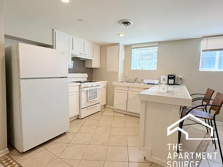125 S Leavitt St #B — Photo 3
