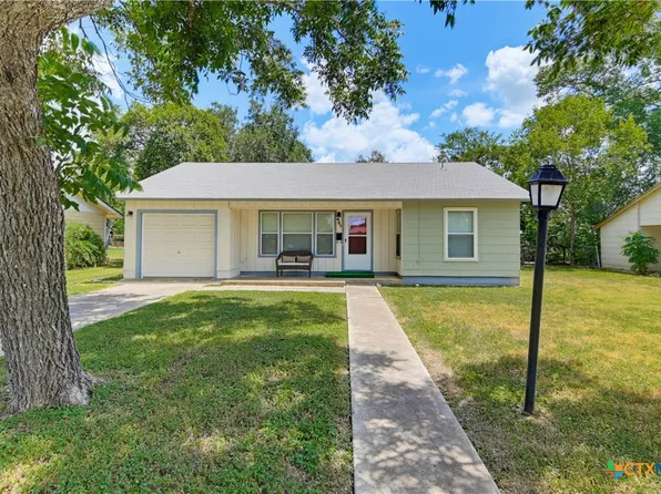 437 Wallace St, Seguin, TX 78155