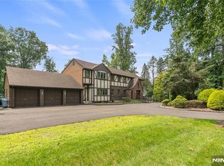 81 Old Tappan Rd, Old Tappan, NJ 07675