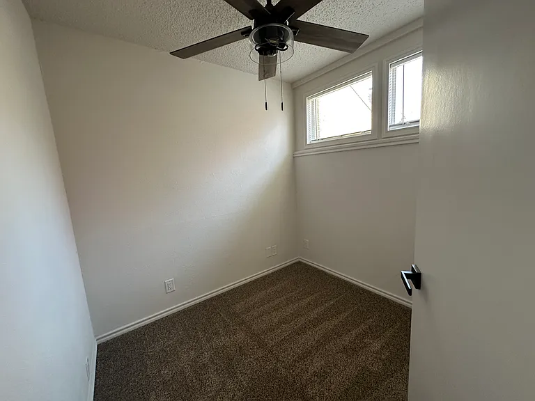 3231 Elizabeth St — Photo 20