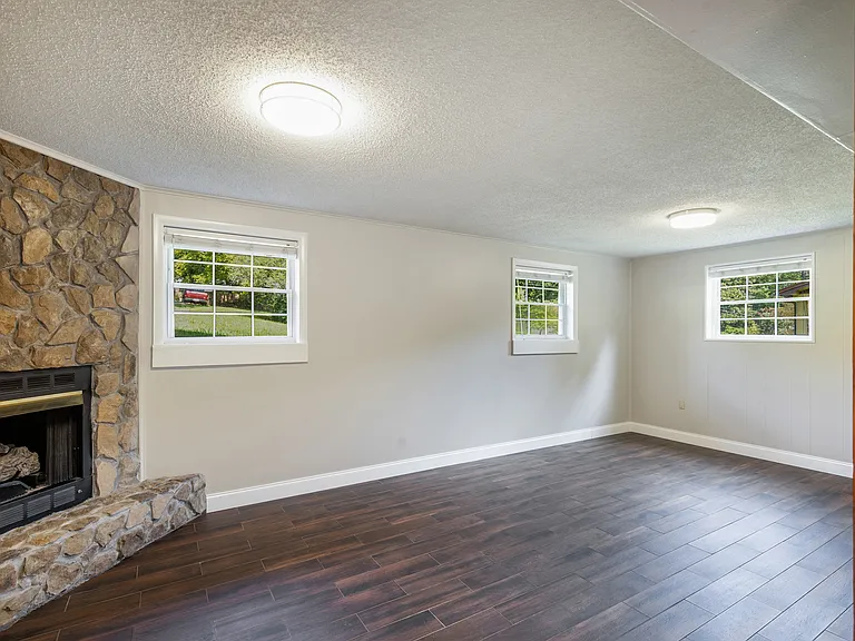 1505 Aldenwood Ln — Photo 15