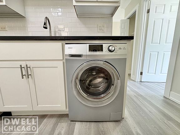 2nd image of 4216 N Clark St #1417-1