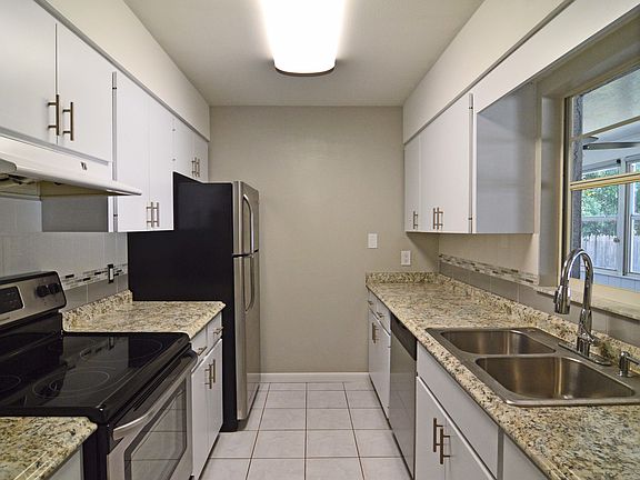 Updated Kitchen with new Appliances