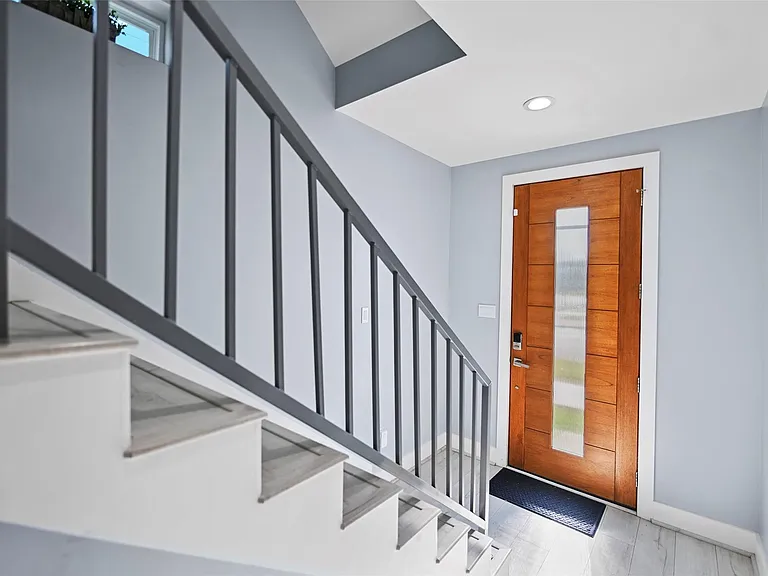 2413 Pease St — Photo 3