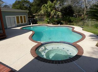 6709 E Bayou Dr, Hitchcock, TX 77563