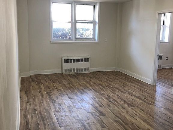 5th image of 2355 E 12th St APT L2