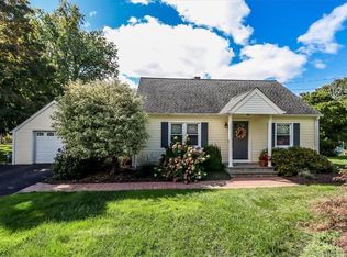 8 Evergreen Rd, Sandy Hook, CT 06482