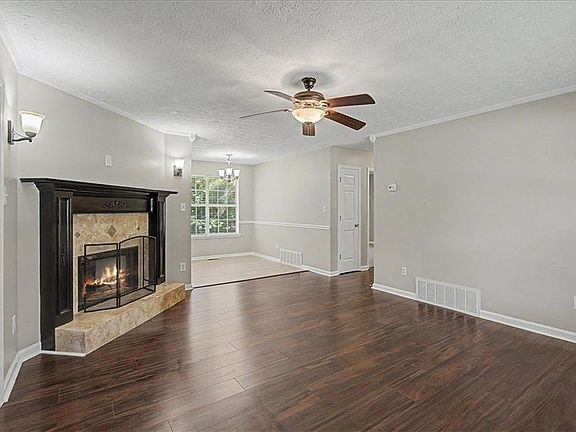 5th image of 155 Ravenwood Ln