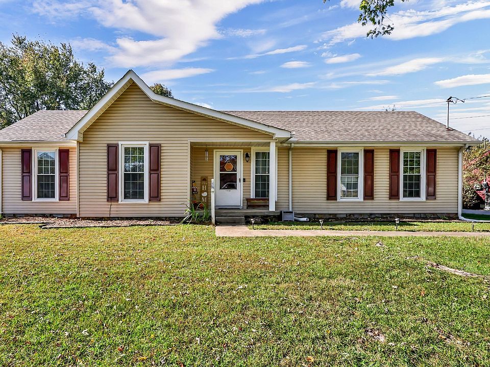 1st image of 304 Buckingham Pl