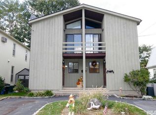 47 Dunwood Rd, Port Washington, NY 11050